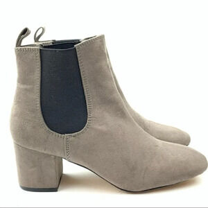 Express ankle booties size 7 gray Chelsea boots